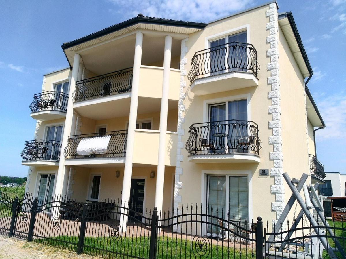 Villa Over Lake Mielno  Exterior photo